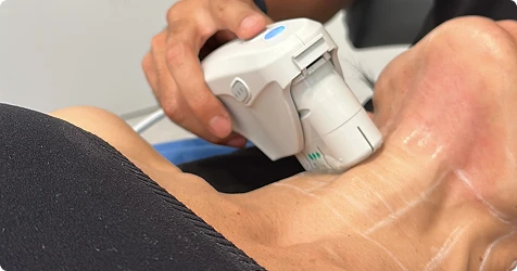 Paciente con piel firme y luminosa tras sesión de Ultherapy Lifting en CDMX