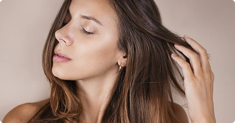 Piel radiante y sin imperfecciones en rostro femenino