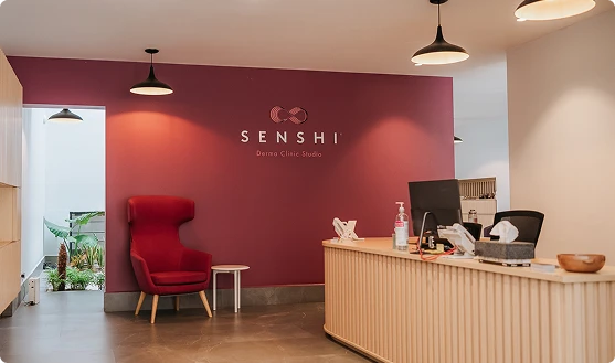 Recepción moderna y elegante de Senshi Derma Clinic en Polanco CDMX