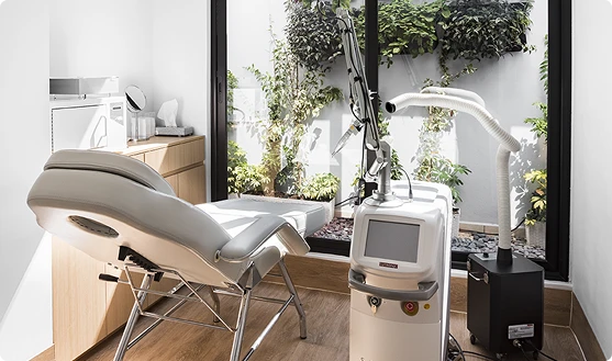 Zona de tratamiento equipada con tecnología Ultherapy Lifting en Senshi Derma Clinic